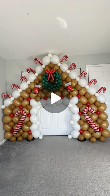 Marquee Backdrop, Widgets Christmas, Christmas Party Decor Ideas, Balloon Decorations Diy Tutorials, Marquee Decoration, Balloon Craft, Annual Christmas Party, Balloon Tree, Christmas Balloon Decorations