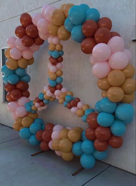 Peace And Love Party Decoration, 60s Balloon Arch, Peace Sign Balloon Arch Diy, Peace Balloon Arch, Woodstock Party Decorations, Peace Out Double Digits Party, Balloon Peace Sign, Peace Sign Balloon Arch, Peace Out Single Digits Party Decor