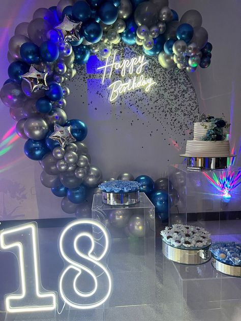 Navy Blue And Silver Decorations, Shades Of Blue Theme Party, 18th Birthday Color Schemes, Blue Birthday Table Decorations, 18th Birthday Bash Ideas, Royal Blue 18th Birthday Theme, 18th Birthday Party Ideas Blue Theme, Dark Blue Birthday Decorations, Blue Bday Theme