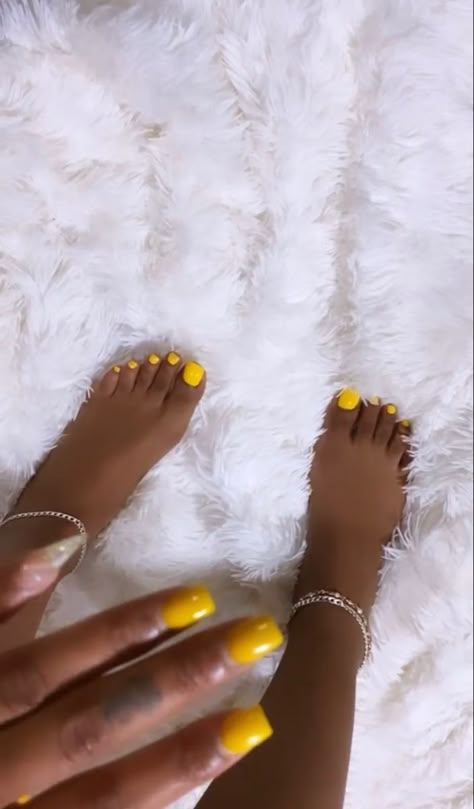 Nail And Toes Ideas, Drop Nails, Cute Classy Nails, Jamaica Nails, Toe Nails Ideas, Yellow Toe Nails, Metallic Nails Design, Brown Acrylic Nails, Gel Toe Nails