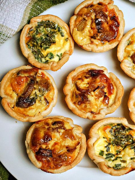 Mini Quiches Recipe made with shortcrust pastry, eggs, milk and 3 delicious fillings: bacon and caramelised onions, cheese and mushrooms and cheese and chives - a spectacular appetizer for every occasion. Quick and easy to make, these mini quiches are such a great party food that caters to all tastes and ages. Puff Pastry Mini Quiche, Christmas Eve Lunch Ideas, Christmas Eve Lunch, Delicious Party Appetizers, Sausage Roll Recipes, Puff Pastry Quiche, Bento Boxes For Kids, Mini Breakfast Quiche, Mini Quiche Recipes