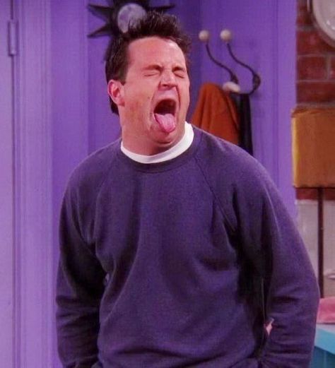 My Saved Pins, Friends Outfits, I Just Love Him, Chan Chan, Simple Phone Wallpapers, Friends Wallpaper, Chandler Bing, Matthew Perry, Wallpaper Laptop