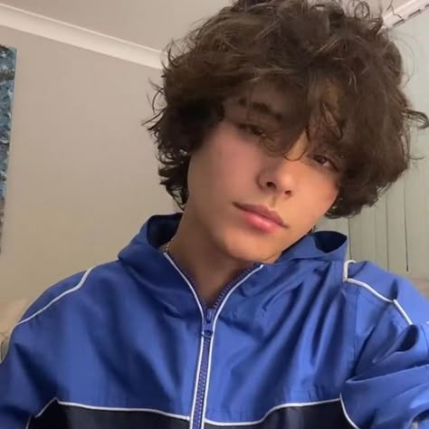 Olivier Florence, Fluffy Hairstyles, Brown Hair Male, Messy Hair Boy, Brown Hair Boy, Brown Wavy Hair, Brown Hair Men, Brown Curly Hair, Wavy Hair Men