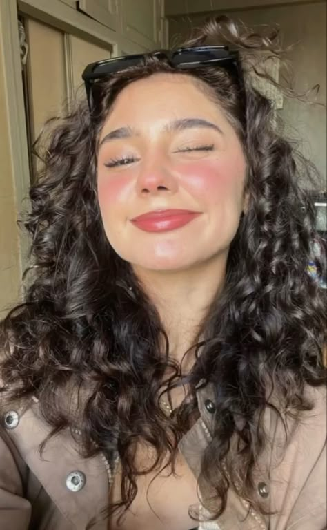 How To Hide Curly Bangs, Olovly22 Instagram, Curly Hair Selfie Instagram, Zoe Land, 3b Hair Type, Curly Hair Inspo, Natural Curly Hair Cuts, Queen Hair, Cut My Hair