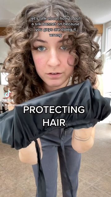 Gal 🇨🇦 Wavy Hair Tips on Instagram: "Sleeping with silk bonnets and silk scarves is one of the many healthy hair & hair styling techniques that originated from the wealth of knowledge shared within the black hair community ❤️ all hair types can benefit from sleeping on silk - here are some of the benefits❤️ ⭐️less moisture loss ⭐️less frizz and breakage ⭐️no sweartfrom your neck getting in your hair !! Lol ⭐️keeps hair product off your skin which can prevent or reduce breakouts … Just to name Silk Night Cap Hair, How To Wear A Bonnet Curly Hair, Protective Sleep Hairstyles Wavy, Sleeping Bonnet Curly Hair, Sleeping On Curly Hair, How To Make A Silk Hair Bonnet, Silk Bonnet Benefits, How To Use A Bonnet For Curly Hair, How To Sleep On Wavy Hair