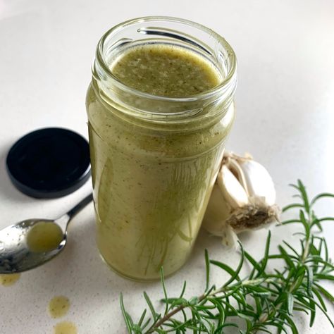 Garlic Salad Dressing, Garlic Vinaigrette, Herb Bowl, Garden Canning, Winter Veggies, Food Vibes, Green Salads, Salsa Sauce, Homemade Sauce Recipes