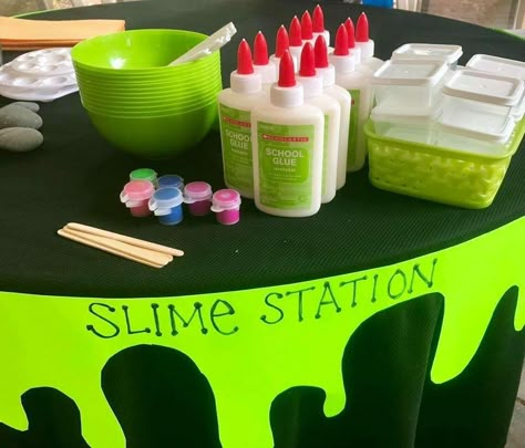 Kids everywhere love slim so this slime station at this Science Birthday Party is the perfect party activity!! See more  party ideas and share yours at CatchMyParty.com #catchmyparty  #partyideas #slime #slimeactivity #partyactivity #scienceparty #kidsactivity Stem Birthday Party Activities, Steam Party Ideas, Science Birthday Activities, Slim Party Ideas, Science Bday Party Ideas, Mad Scientist Day At School, Diy Slime Party Ideas, Mad Scientist Birthday Party Ideas, Kids Science Birthday Party Ideas