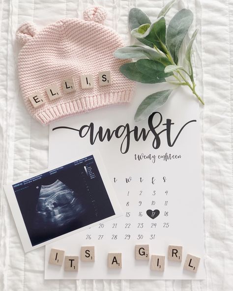 Gender Reveal Photo Announcement, Instagram Gender Reveal, Pregnancy 3 Announcement Ideas, Simple Gender Announcement, Simple Gender Reveal Photo Ideas, Gender Reveal Social Media Photo Ideas, Gender Reveal Announcement Picture, Gender Reveal Instagram Post, Single Mom Gender Reveal