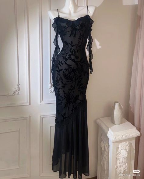 ᴠᴇɴᴇᴛɪᴀɴ ᴠɪᴏʟᴇᴛ on X: "black floral slip dress https://t.co/86OPnK8myw" / X Lace Black Prom Dress, Black Satin Lace Dress, Fancy Gothic Dress, Y2k Dress Outfit Formal, Black Floral Slip Dress, Black Emo Prom Dress, Black Prom Dress Vintage, Prom Dresses For Pale Skin Dark Hair, Witch Aesthetic Dress