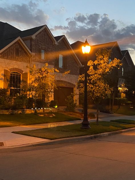 Fancy Neighborhood Aesthetic, Fall Suburban House Exterior, Neighborhood Astethic, Bay Area House, Aesthetic Neighborhood Houses, Cozy Neighborhood Aesthetic, Suburban Home Aesthetic, Cute Neighborhood Houses, American Suburbs Aesthetic