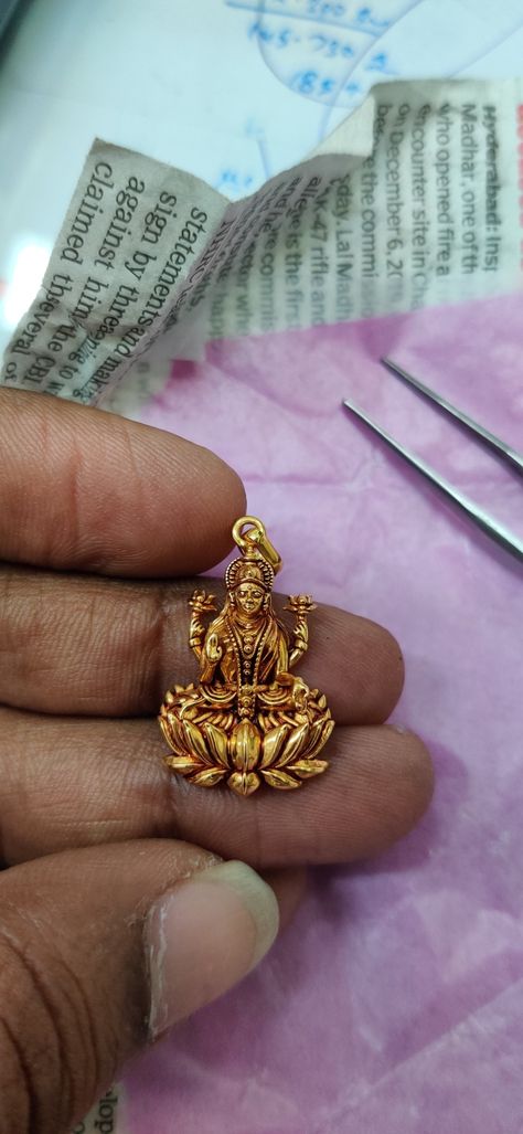 Lakshmi Devi Locket Gold Simple, God Pendants Gold, Lakshmi Pendant Gold Chain, Lakshmi Devi Dollar Gold, Molathadu Designs Gold For Women, Temple Jewellery Earrings Gold, Gold Jewelry Simple Necklace Pendants, God Lockets In Gold, God Pendent Gold