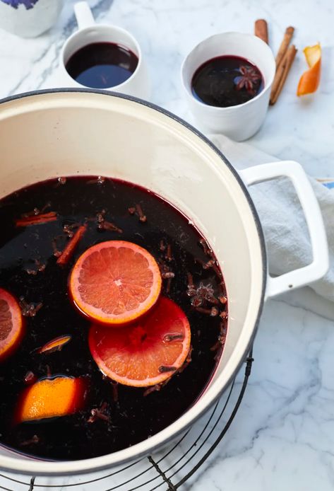 Gluhwein Recipe, Mulled Wine Recipe, Week Meals, Norwegian Christmas, Cozy Drinks, Christmas Open House, Christmas Drink, Holiday Drink, Food Christmas