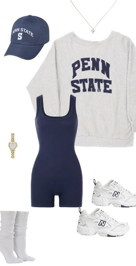 Psu Tailgate Outfit, Casual Tailgate Outfit, Unique Gameday Outfits, Vintage Game Day Outfit, Football Girlfriend Game Day Outfits, Duke Football Game Outfit, Cute Arcade Date Outfit, Gameday Outfit Basketball, Basketball Gameday Outfit