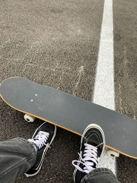 Skateboard Guy Aesthetic, Ethan Aesthetic Core, Skateboard Aesthetic Boy, Skater Aesthetic Boy, Skate Asthetic, Skateboard Ollie, Maria Aesthetic, Aesthetic Skateboard, Tennis Vans