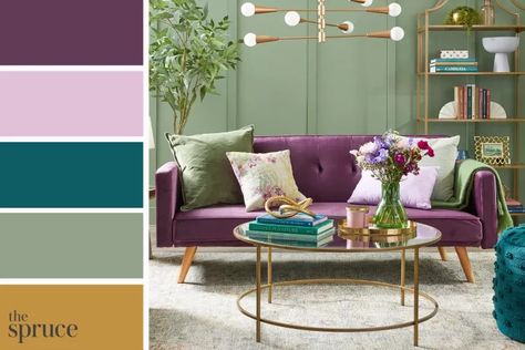 20 Colors That Go Well With Purple Rose Living Room, Purple Ceiling, Stylish Kids Bedroom, Purple Living Room Ideas, Sitting Living Room, Plum Walls, Mom Living Room, Purple Dining Room, Green Sofa Living