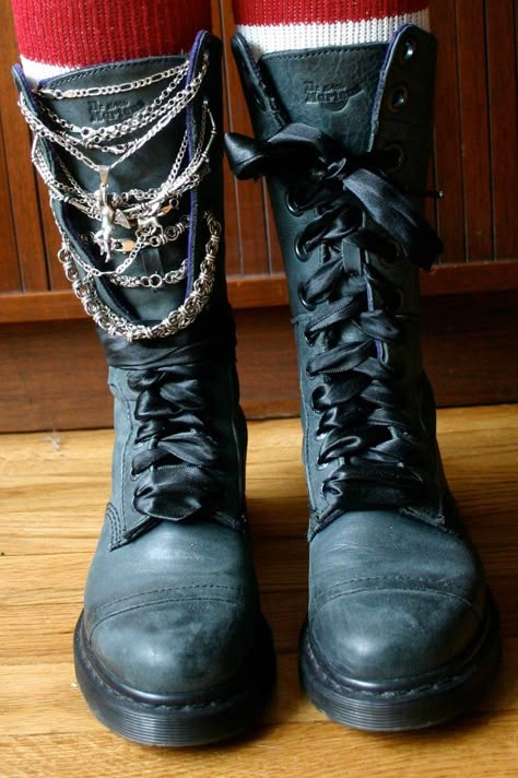 Chica Dark, Androgynous Fashion, Doc Martens, Glam Rock, Character Outfits, Dr. Martens, Alternative Fashion, Diy Fashion, Combat Boots