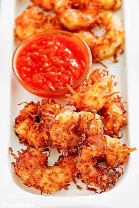 Find out how to make Joes Crab Shack Coconut Shrimp at home with this easy copycat recipe. Enjoy the best homemade coconut fried shrimp for dinner. Simply coat shrimp with a perfectly seasoned coconut breading and fry until crispy and golden brown. #shrimprecipes #coconutshrimp #friedshrimp #copycat #copycatrecipes Coconut Shrimp Recipe, Fish Batter Recipe, Joe Crab Shack, Coconut Shrimp Recipes, Crab Shack, Crab And Lobster, Copykat Recipes, Shrimp Recipes Easy, Copycat Restaurant Recipes