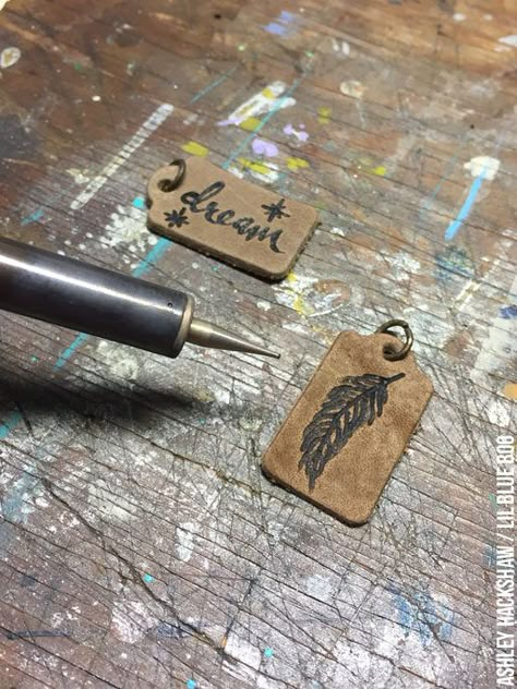 Burning Designs on Leather - Pyrography - leather tags Suede Projects, Diy Leather Stamp, Leather Pyrography, Leather Burning, Girls Camp Crafts, Art Du Cuir, Masculine Jewelry, Leather Working Projects, Diy En Cuir