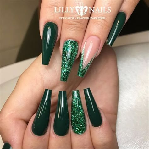 Emerald Christmas, Emerald Nails, Green Acrylic Nails, Dark Green Nails, Nails With Glitter, Green Nail Designs, Green Nail, Nails Green, Nails Prom