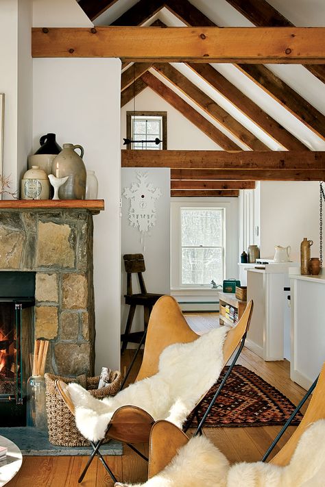 Cozy Cabin Farmhouse, White Cabin Interiors, Modern Cabin Remodel, Modernized Log Cabin Interior, Cozy Cabin Bedrooms Modern, Modernizing A Log Cabin, Historic Cabin Interior, Boho Rustic Cabin, Canadian Cottage Interiors