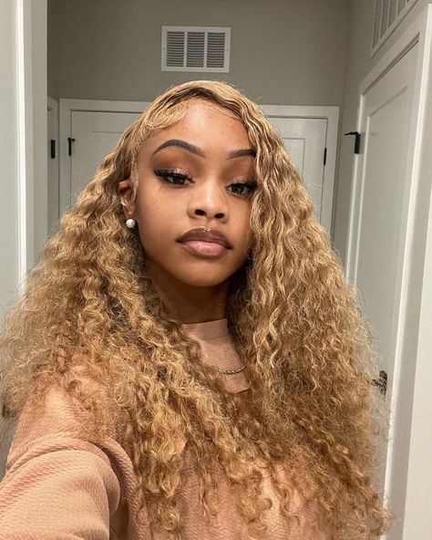 27 Honey Blonde, Color Rubio, Remy Hair Wigs, Honey Blonde Hair, Hair Brands, Human Virgin Hair, Colored Wigs, Body Wave Hair, Birthday Dinner