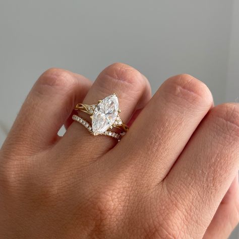 Just a tiny bit obsessed with Marquise cuts 💋 FËA Marquise cut Diamond 3.00ct 18k Recycled Gold Made to order 6-8 weeks Handmade in London #marquisecut #marquisediamond #engagementring #engaged #engagementrings #uniquering Moissanite Marquise Ring, Marquise Diamond Ring With Side Stones, Engagement Rings Timeless, Marquise Ring Setting, Marquise Cut Rings, 14k Gold Wedding Ring, Anniversary Ring Set, Marquise Diamond Engagement Ring, Ring Inspo