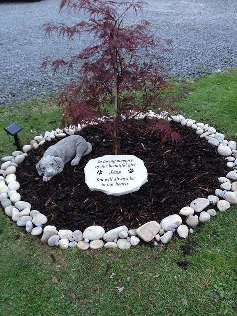 Pet Grave Ideas, Dog Grave Ideas, Pet Memorial Ideas Dogs, Memorial Garden Ideas, Grave Ideas, Dog Memorial Stone, Pet Memorial Ideas, Memory Garden, Pet Memorial Garden