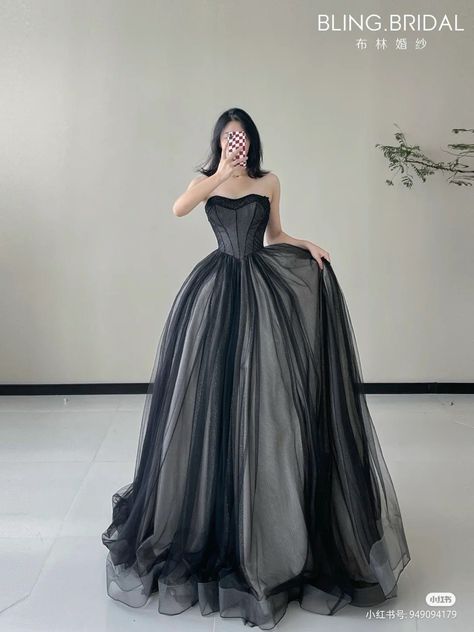 Masquarede Ball Prom, Simple Black Wedding Dress Classy, Black Gown Elegant Classy With Sleeves, Elegant Black Ball Gown, Grey Dress Aesthetic, Alt Wedding Guest Outfit, Old Hollywood Outfit Ideas, Hollywood Prom Dresses, Black Bridal Gown