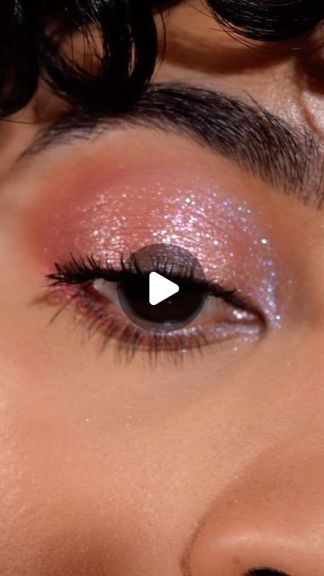 Noopur on Instagram: "Easy Eyeshadow Tutorial  Beginner friendly sparkly eye look using MOIRA Chroma Light Shadows #AD  Shades used: Lilac Love Rosé Spellbound  I also used the @moiracosmetics I’m Falling For You eyeshadow palette for mattes.  The Chroma Light shadows are only $6 each and have so much sparkle in them!  #indiemakeup #moira #moirabeauty #moiracosmetics #chromalight #sparklymakeup #browngirlmakeup #viralmakeup #makeupreel #makeupreels Indie makeup, neutral eyeshadow, moira beauty, sparkly eyeshadow, makeup inspo, glitter, easy makeup, moira cosmetics" Neutral Eye Shadow Palette, Easy Eyeshadow Tutorial, Simple Eyeshadow Tutorial, Makeup Neutral, Easy Eyeshadow, Sparkly Eyeshadow, Brown Girls Makeup, Sparkly Makeup, Simple Eyeshadow