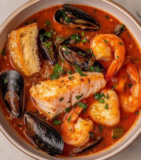 Bouillabaisse Recipe Seafood, Seafood Bouillabaisse, Super Easy Food, Bouillabaisse Recipe, Warm Soup Recipes, Cooking Easy Recipes, Fish Cooking, White Bean Soup Recipes, Seafood Dinners