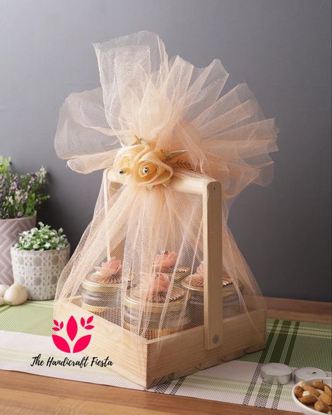 Gift Basket Decoration Ideas, Wooden Basket Gift Hamper, Wooden Hampers Gift Ideas, Wooden Gift Hamper, Basket Decoration Wedding, Wooden Basket Decor, Baskets For Wedding, Room Hampers, Wooden Hamper