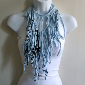 Tee Shirt Crafts, Diy Scarves, Shirt Crafts, Scarf Inspiration, Fringe Clothing, Diy Fashion Trends, Shirt Scarf, Diy Fashion Ideas, Diy Fashion Scarf