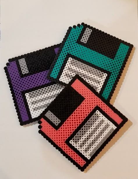 Floppy Disk Pixel Art, Coaster Hama Beads, Perler Bead Computer, Perler Bead Patterns Coster, Peeler Bead Coaster, Perler Beads Light Switch Frame, Perler Coasters Pattern, Floppy Disk Crafts, Perler Beads Coasters