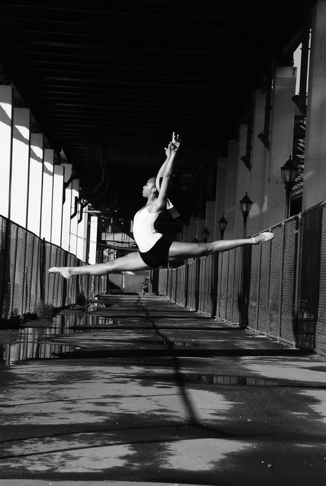 dance Dance Leaps, Hiphop Photography, Dancing Ballet, Wings To Fly, A Level Photography, Music Is Love, Dance Photography Poses, All About Dance, Types Of Dancing