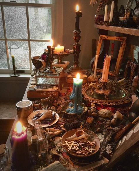 Aesthetic Altar, Dream House Aesthetic, Altar Ideas, Witch Diy, Sacred Spaces, Home Altar, Happy Hippie, 12 Pm, Witch Aesthetic