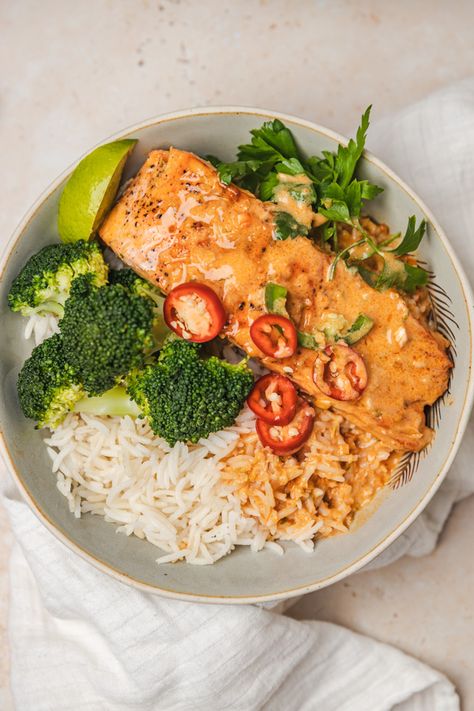 Coconut Miso Salmon Curry, Thai Curry Fish Recipes Coconut Milk, Yellow Curry Salmon, Thai Curry Salmon, Thai Coconut Salmon Curry, Salmon In Coconut Milk, Salmon Curry Recipes Coconut Milk, Coconut Salmon Recipes, Salmon Ideas For Dinner