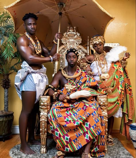 Ghana Traditional Wedding, Ghana Culture, Ashanti People, Ghanaian Wedding, African King, African Vibes, African Colors, Black Royalty, Traditional African Clothing