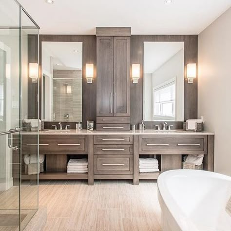 Gorgeous master bathroom for remodel Makeover Kamar Mandi, Wooden Bathroom Vanity, Beautiful Master Bathrooms, Home Designs Exterior, Bathroom Vanity Designs, Large Bathroom, Bad Inspiration, Master Bath Ideas, Vanity Design