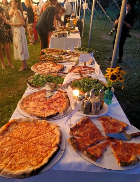 Garden Wedding Food Buffet, Outside Wedding Simple, Pizza And Beer Wedding, Aesthetic Outdoor Dinner Party, Chill Wedding Aesthetic, Micro Wedding Fall, Elemental Wedding Theme, 21st Backyard Party Ideas, Small Garden Party Wedding