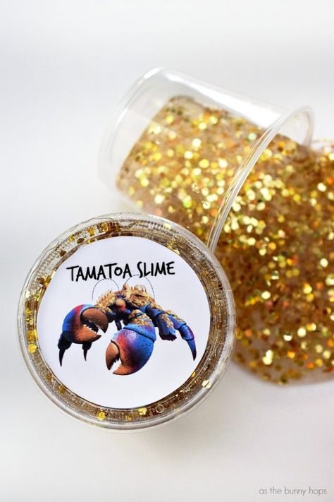 Moana-Inspired Tamatoa Shiny Slime, gold Moana Food, Moana Birthday Party Ideas, Moana Crafts, Moana Party Ideas, Moana Birthday Party Theme, Moana Theme Birthday, Party Ideas For Women, Perfect Slime, Festa Moana Baby