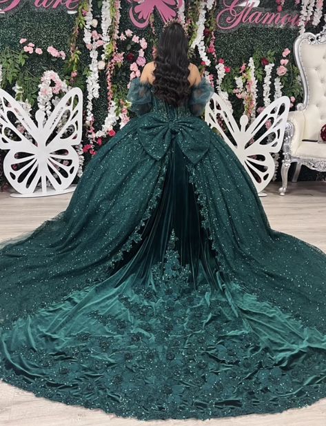 Emeraldquinceanera Dresses, Green Emerald 15 Dress, 15 Dresses Emerald Green, Emerald Quinceanera Dress Long Sleeve, Emarld Green Quince Dress, Esmeralda Green Quince Dress, Quncie Dresses Emerald Green, Emerald And Black Quinceanera Theme, Esmeralda Quinceanera Dresses