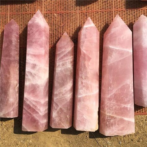 Crystal Tower, Rose Quartz Crystal, The Crystals, Pink Quartz, Quartz Points, Everyday Jewelry, Healing Crystal, Crystal Items, Color Shades