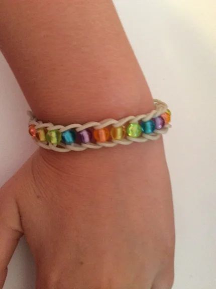 Rainbow Loom Beaded Single : 6 Steps - Instructables Loom Band Patterns Instructions, Loom Bands Designs, Mini Loom, Loom Bands Tutorial, Loom Band Patterns, Rainbow Loom Bracelets Easy, Rainbow Loom Tutorials, Loom Band Bracelets, Rubber Band Crafts