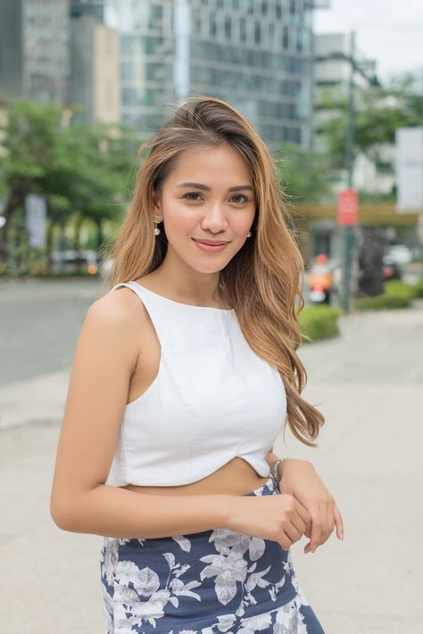 16 Asian Hair Color Ideas That Will Highlight Your Pinay Beauty Hair Color For Asian Skin, Hair Color For Morena Skin, Asian Hair Color Ideas, Asian Hair Color, Hair Color For Morena, Hair Color Asian, Honey Hair Color, Blonde Asian, Hair Color Chocolate