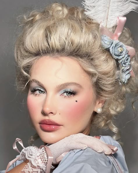 1800s Makeup, Marie Antoinette Makeup, Marie Antoinette Costume Halloween, Marie Antoinette Hair, Victorian Makeup, Brookelle Mckenzie, Marie Antoinette Aesthetic, Marie Antoinette Party, Rococo Aesthetic