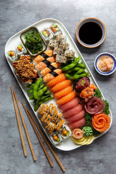 Sushi Board, Japenese Food, Sushi Kit, Sushi Dinner, Sushi Platter, Sushi Night, Luxury Food, Japanese Sushi, Sushi Recipes