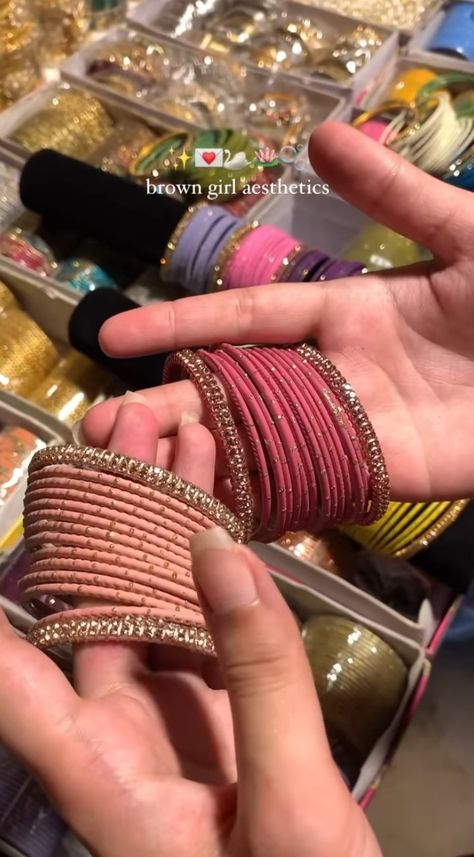 Desi Love, Desi Fashion Casual, Fancy Jewellery Designs, Bridal Bangles, Indian Aesthetic, Girly Accessories, Fancy Jewellery, Jewelry Lookbook, Brown Girl