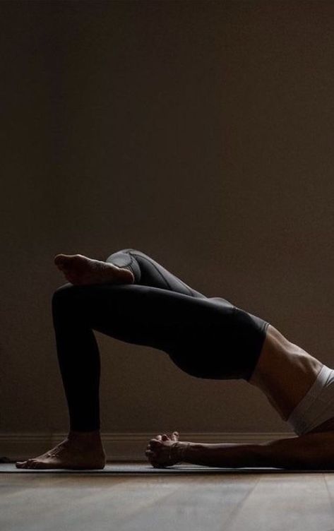 Moody Yoga Photography, Pilates Asthetic Picture, Yoga Foto's, Yoga Shoot, Yoga Poses Photography, Wow Photo, Yoga Photoshoot, Modele Fitness, Yoga Aesthetic