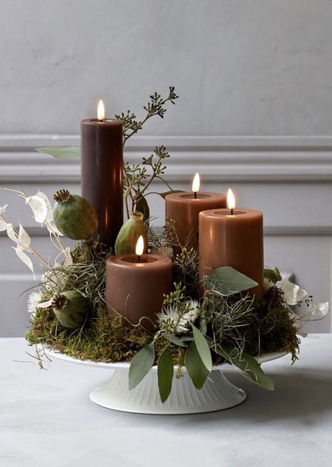 Church Advent Candle Display, Advent 2022 Trend, Christmas Centrepiece Ideas, Jul Diy, Christmas Advent Wreath, Xmas Deco, Advent Wreath, Natural Christmas, Christmas Inspo