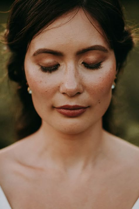 South Asian bride's wedding makeup with brown eyeshadow and lipstick | Destination wedding | Brida beauty Wedding Makeup Boho Brown Eyes, Autumnal Bridal Makeup, Natural Bridal Makeup For Freckles, Fall Wedding Makeup For Hazel Eyes, Lesbian Wedding Makeup, Bridal Makeup For Freckles Brides, Bridesmaid Makeup Fall Wedding, Rustic Bridal Makeup, Mountain Wedding Makeup